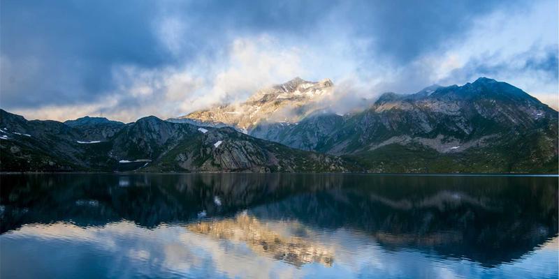 孟菲斯风格网站模板:释放设计活力,获取优质资源指南