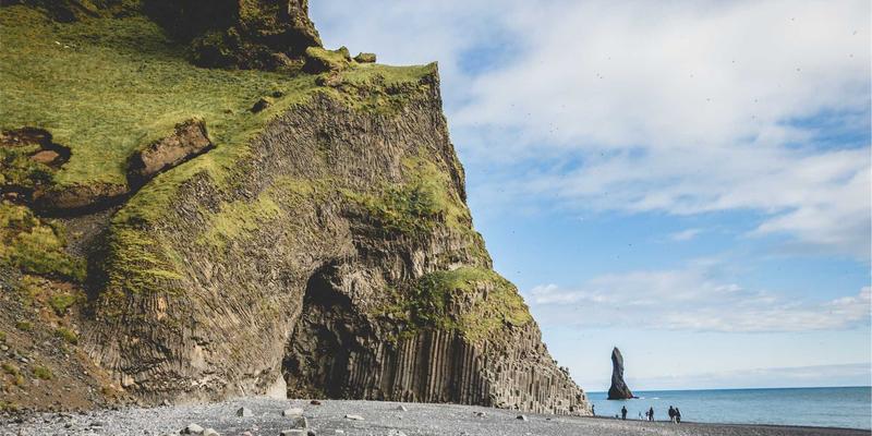 释放紫色魅力:如何运用图形设计与紫色主题打造卓越网站模板